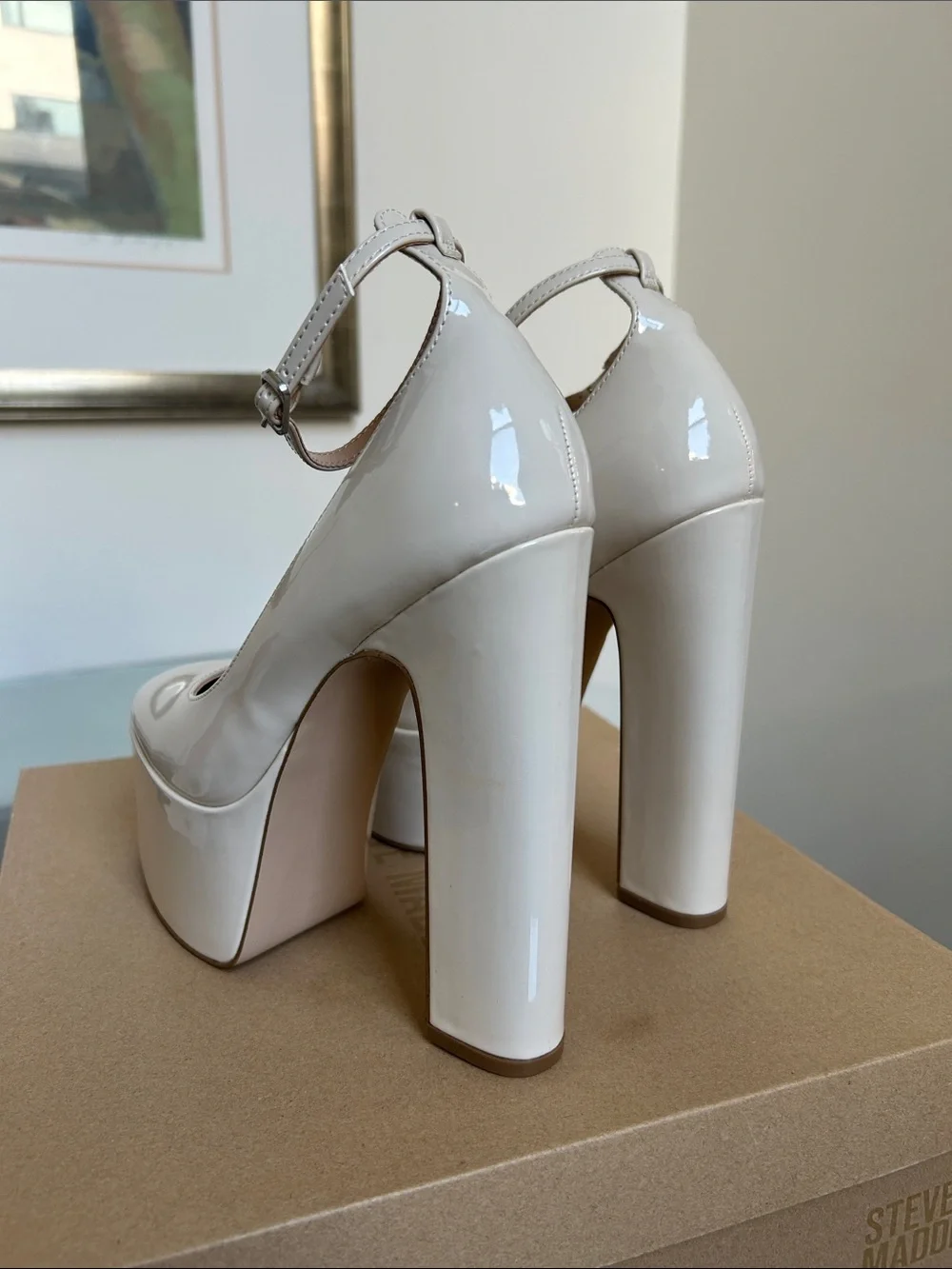 Steve Madden Skyrise Patent Platform Pump